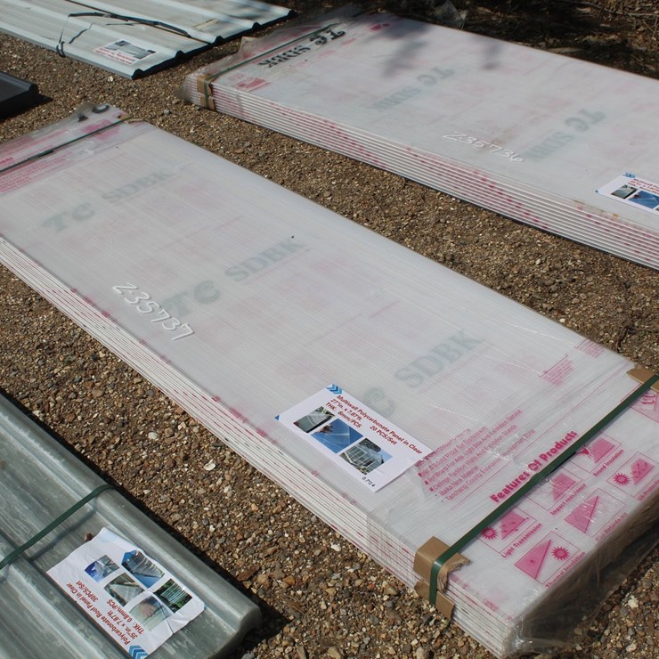 #5148 • BUNDLE OF 27IN X 8FT MULTI WALL POLYCARBONATE PANEL