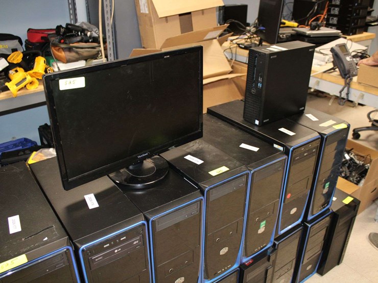 lot-of-17-destop-computers-&-flat-screen-monitor-image-3
