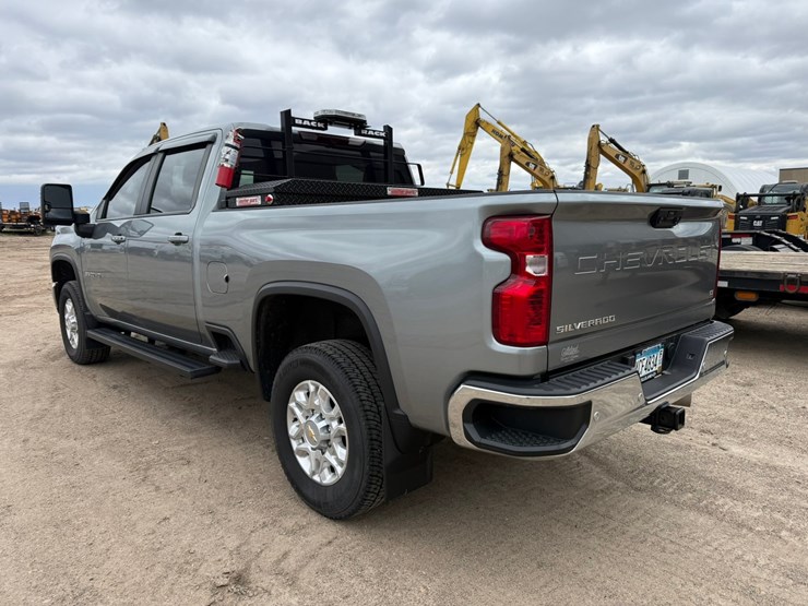 2024-chevrolet-3500-image-3