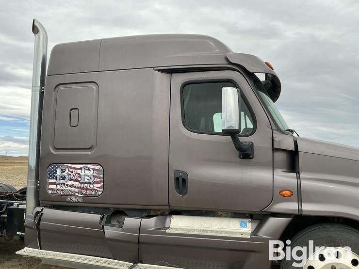 2016-freightliner-cascadia-125-image-11