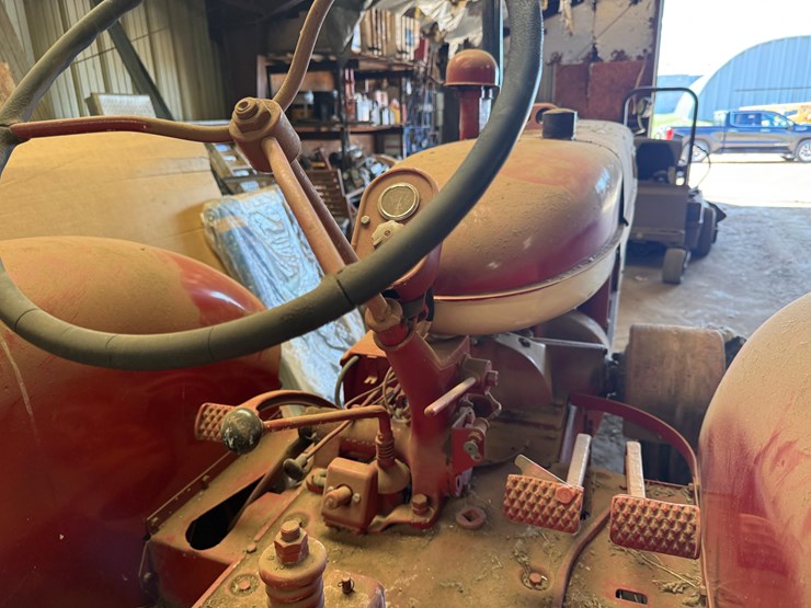 farmall-mccormick-w6-tractor-image-4
