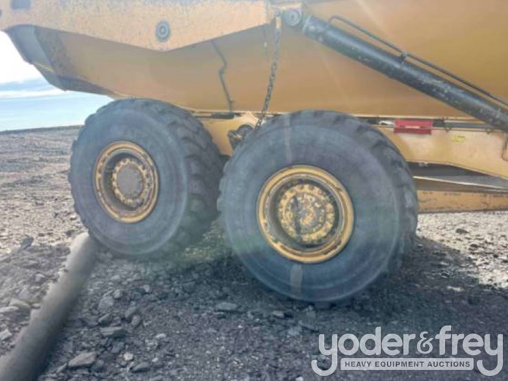 2021-caterpillar-730-image-8