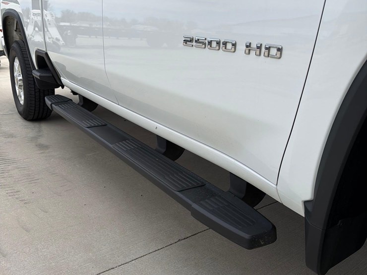2021-chevrolet-2500hd-image-18
