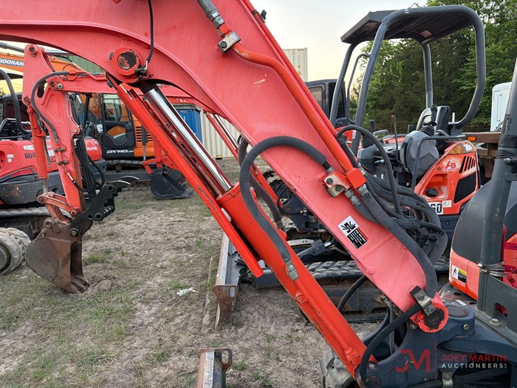 2009-kubota-u35-image-13