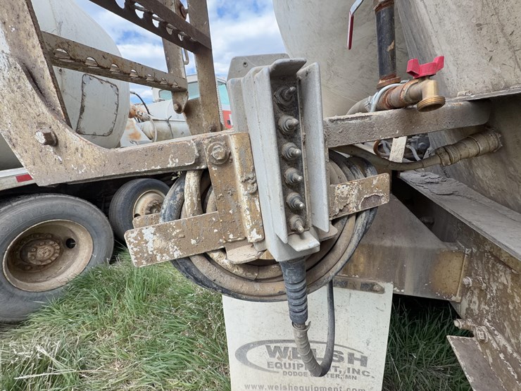 2001-mack-rd690s-image-41