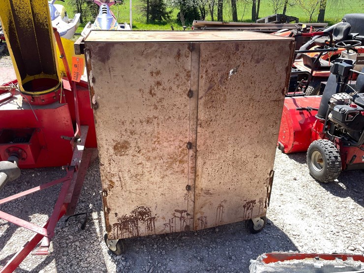 #7412-•-steel-cabinet-on-wheels-image-1