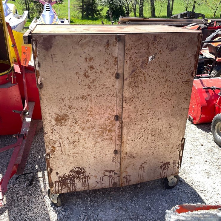 #7412 • Steel Cabinet on Wheels