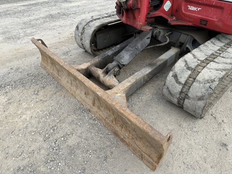 2017-takeuchi-tb260-image-16