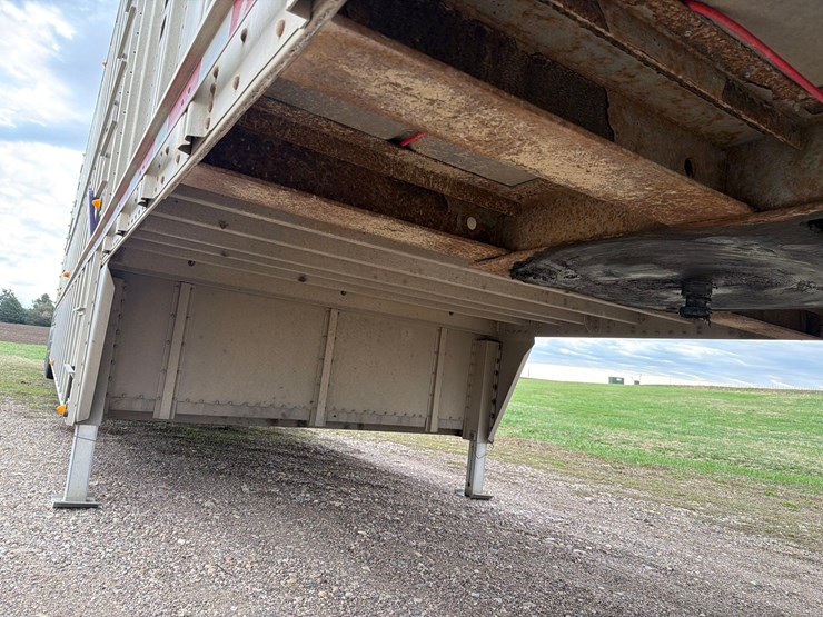 2008-wilson-livestock-trailer-image-29