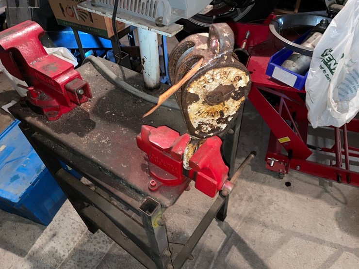 #7049-•-metal-shop-stand-with-vices-image-2