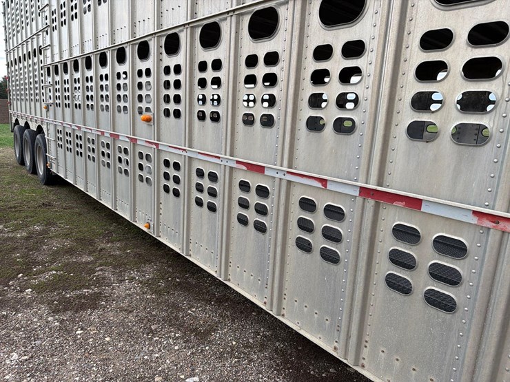 2008-wilson-livestock-trailer-image-13