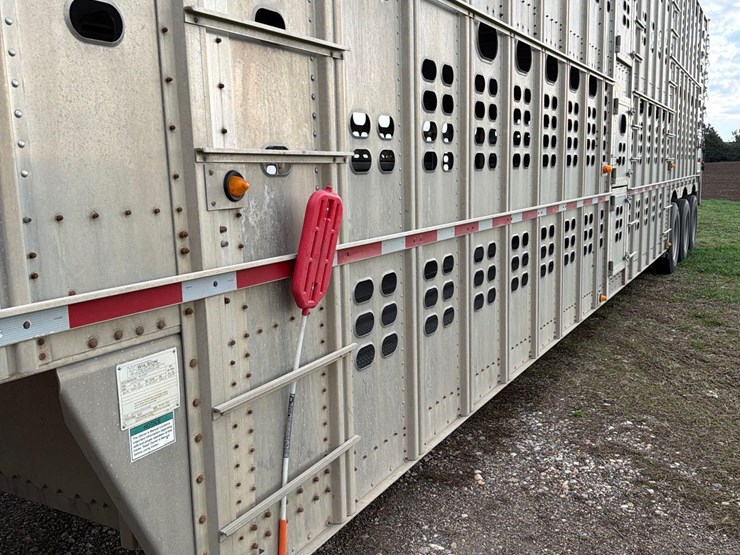 2008-wilson-livestock-trailer-image-32