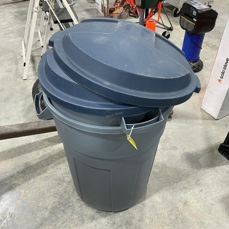 (2) Garbage Cans