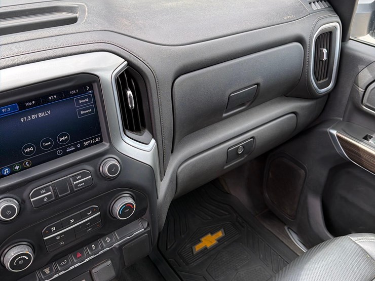 2021-chevrolet-2500hd-image-42