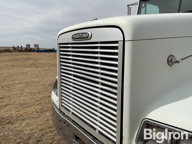 2000-freightliner-fld120-image-19