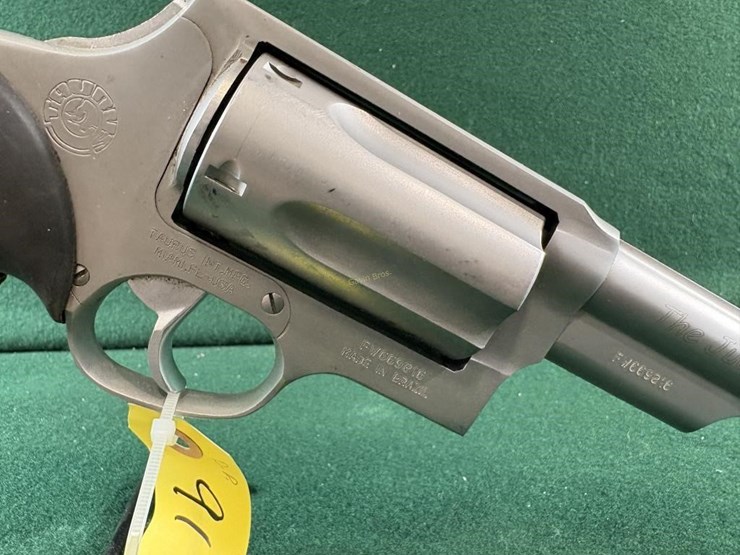 taurus-"the-judge"-.45lc/410ga-revolver-image-3
