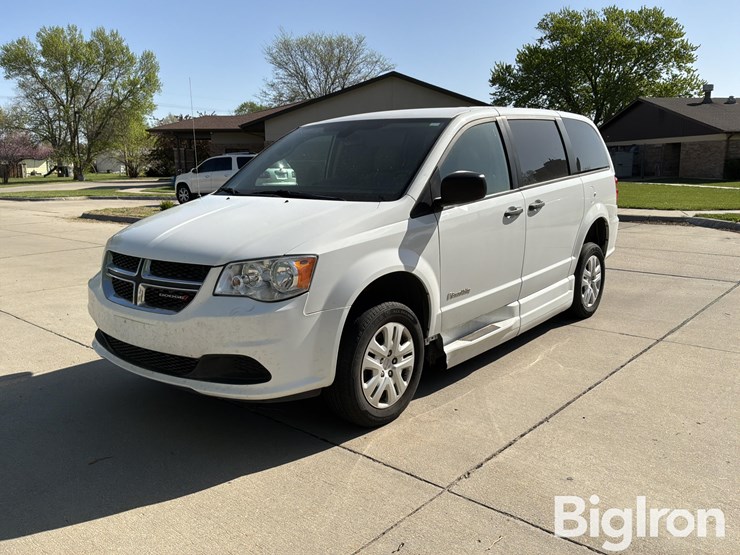 2019-dodge-grand-caravan-image-1