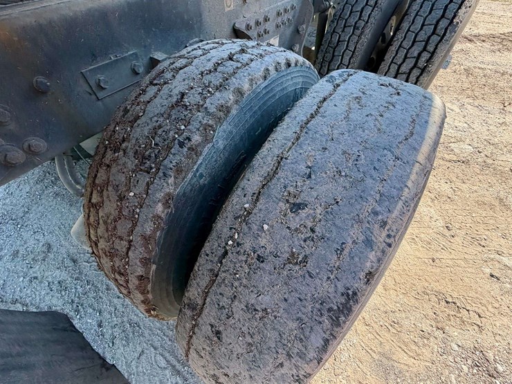 2016-kenworth-t880-image-17