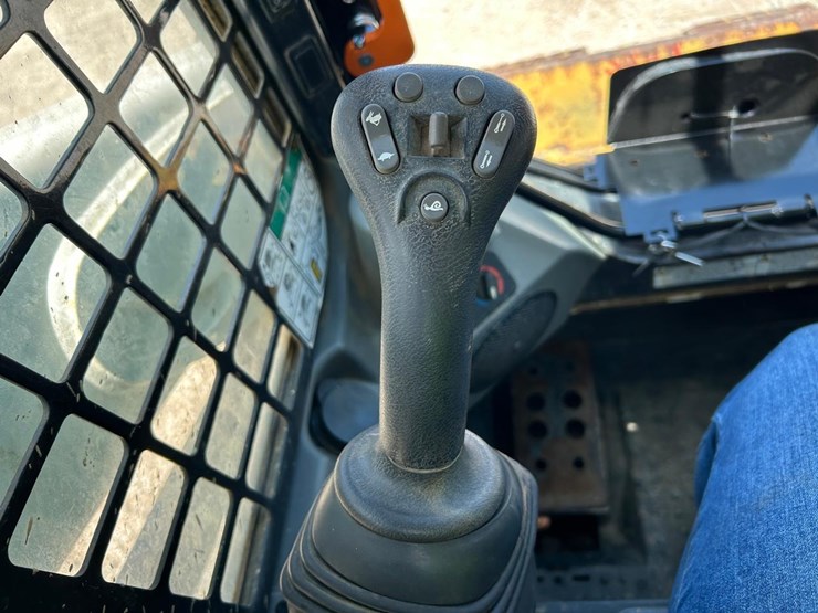 2021-bobcat-t595-image-25
