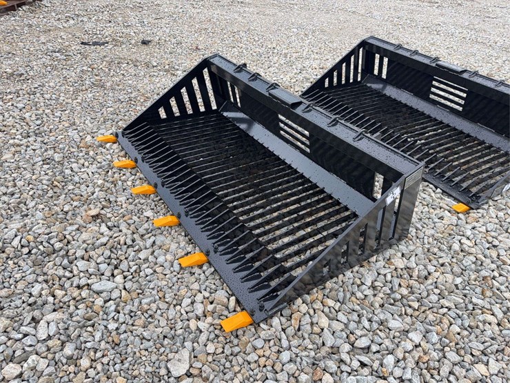 2026-giyi-66"-skid-steer-rock-bucket-image-1