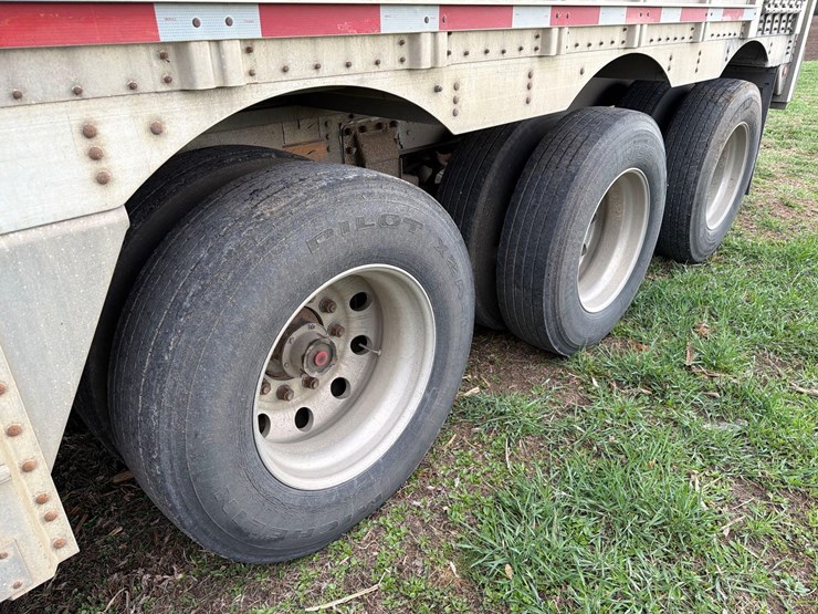 2008-wilson-livestock-trailer-image-36
