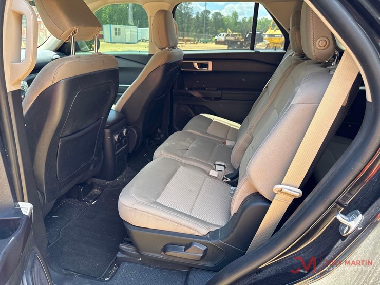 2020-ford-explorer-image-13
