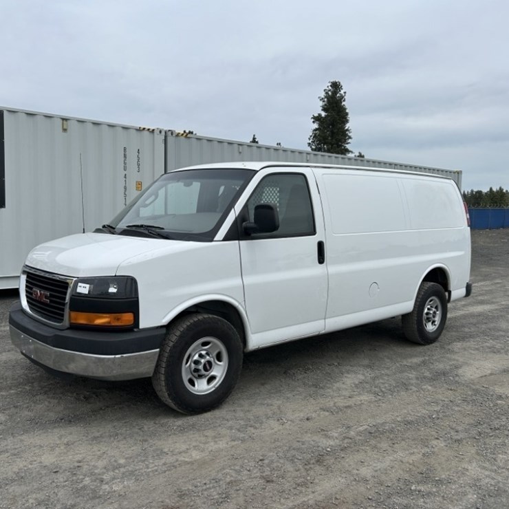 2016 GMC Savana Cargo Van