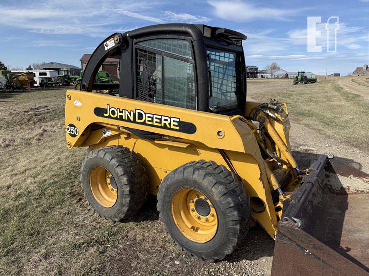 deere-250-image-3