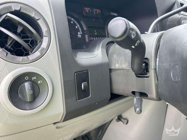 2011-ford-e450-image-17