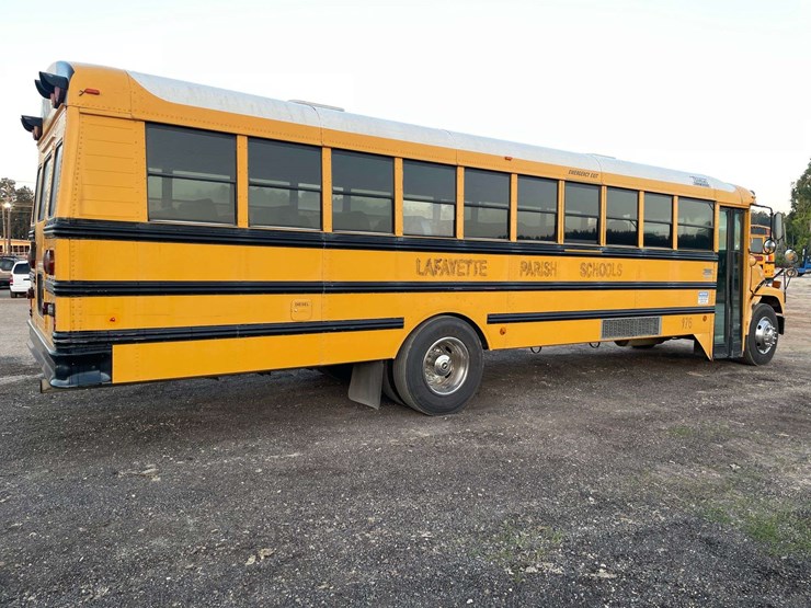 2004-freightliner-fs65-image-3
