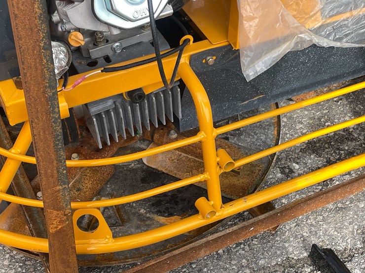 #9043-•-unused-ride-on-concrete-power-trowel-(o12)-image-20