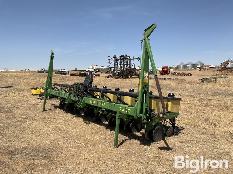 john-deere-7300-image-1