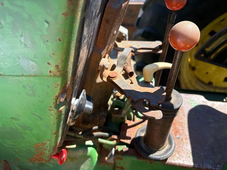 john-deere-2440-image-17