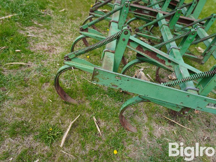 john-deere-12-image-17