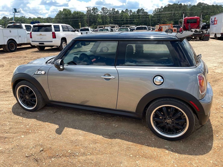 2007-mini-cooper-s-2-door-hatchback-(78,961-miles)-image-2