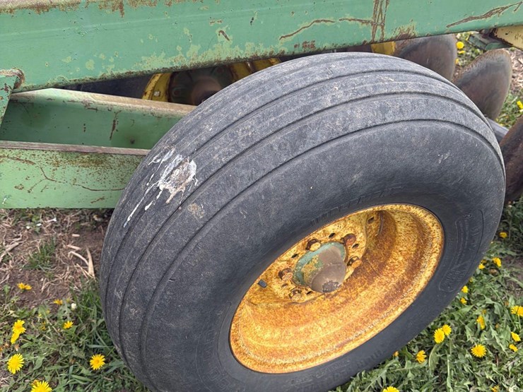 john-deere-230-image-8