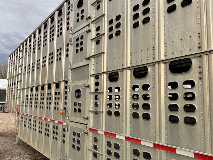 2008-wilson-livestock-trailer-image-45