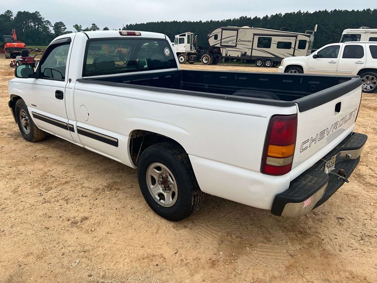2001-chevrolet-silverado-1500-image-2
