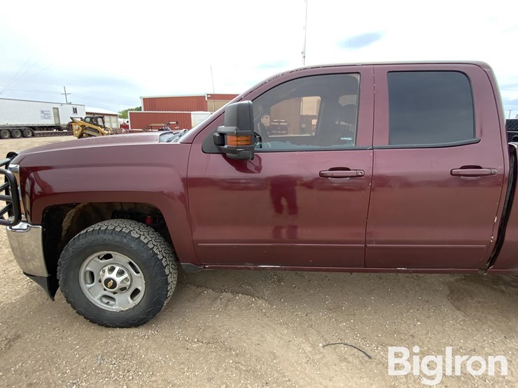 2015-chevrolet-silverado-2500-image-12