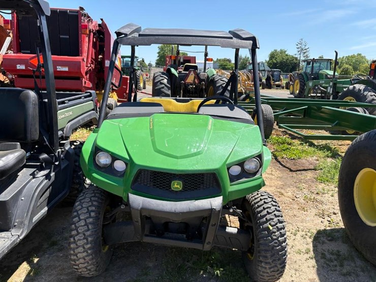 2022-john-deere-gator-image-3