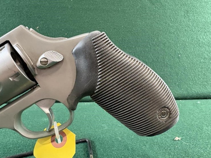 taurus-"the-judge"-.45lc/410ga-revolver-image-8