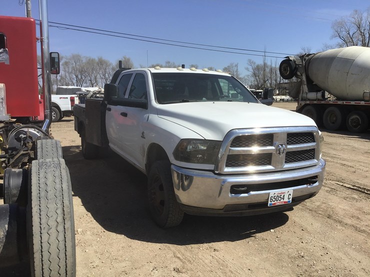 2013-dodge-3500-image-2