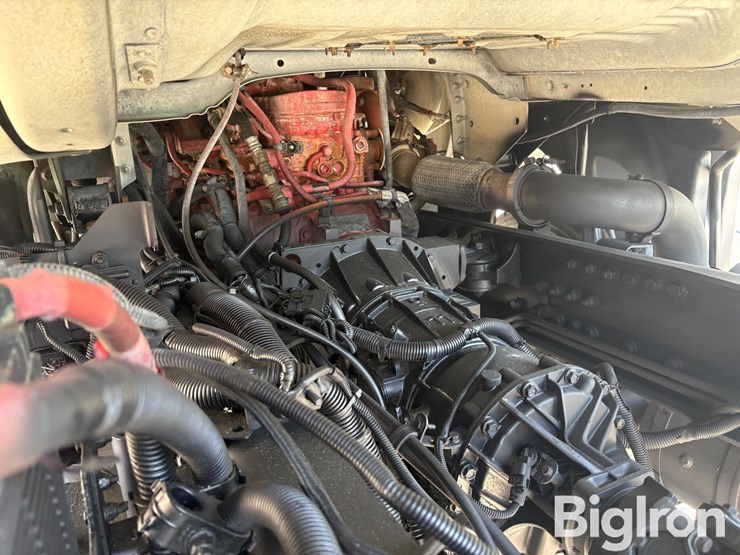 2015-freightliner-108sd-image-19