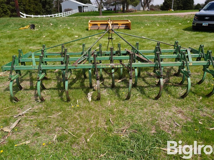 john-deere-12-image-6