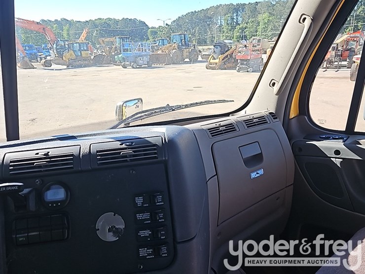 2019-freightliner-cascadia-image-24