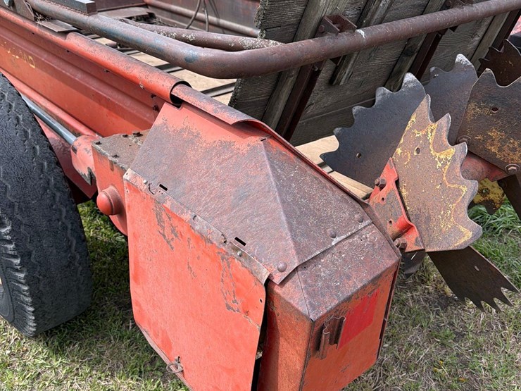 new-holland-512-image-12