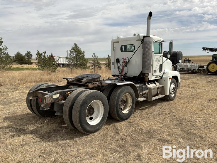 2000-freightliner-fld120-image-5