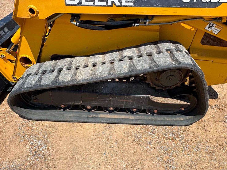 2009-deere-ct332-image-12