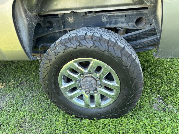 2013-chevrolet-silverado-2500-lt-image-12