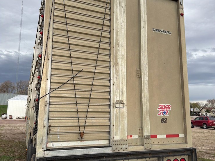 2008-wilson-livestock-trailer-image-47